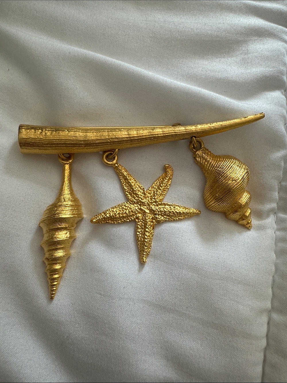 Gold Seashell & Starfish Drop Brooch - Coastal-Inspired Women’s Jewelry